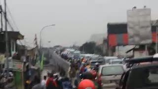 Banjir, Sepeda Motor Masuk Tol Taman Mini