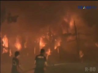 Gardu Listrik Meledak, Puluhan Kios & Lapak Pedagang Terbakar