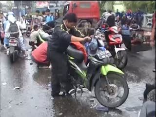 Manfaatkan Banjir, Mekanik Dadakan Bermunculan