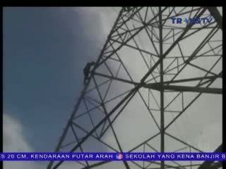 Takut Bercerai, Suami Mencoba Bunuh Diri Naik Menara