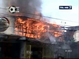 Musim Hujan, Belasan Rumah Terbakar