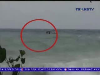 Video Amatir Detik-detik Tenggelamnya Kapal