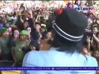 Konser Charly eks Vokalis ST12 Ricuh, Penonton Terlibat Baku Pukul