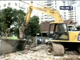 Tangis Warnai Penertiban Rumah Dinas KAI