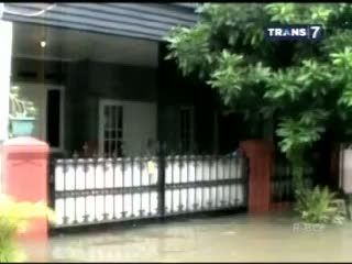 Kali Angke Meluap, Ratusan Rumah Terendam Banjir