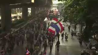 Rumah Gubernur Digranat, Demo Jalanan Bangkok Berlanjut