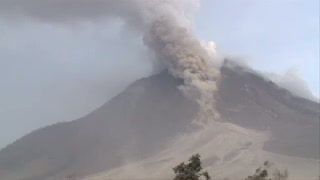 Hidup di Pengungsian, Pelajar Korban Erupsi Sinabung Di-bully