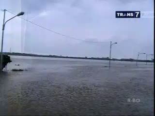 Tanggul Jebol, Wilayah Pluit Bak Lautan