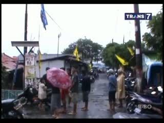 Curi Perhatian di Tengah Banjir
