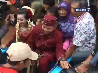 Pernikahan di Tengah Banjir