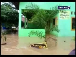 Banjir Parah, Warga Mengungsi ke Jalur Pantura
