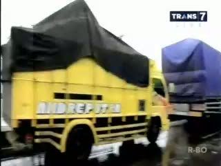 Pantura Lumpuh, Ribuan Kendaraan Terjebak Macet