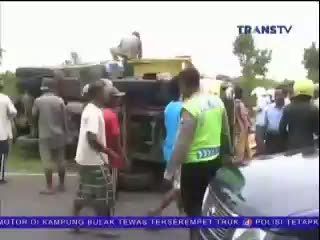 Truk Terguling, Gadis 12 Tahun Tewas Tergencet