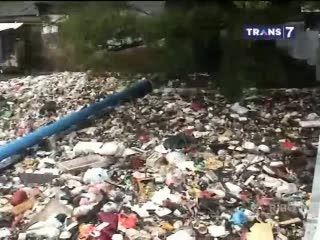 Sampah Pasca Banjir Penuhi Kali