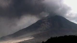 Sinabung Terus Bergolak, Derita Pengungsi Berlanjut
