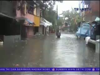 Pengungsi Banjir Keluhkan Tempat Penampungan