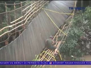 Jembatan Putus, Puluhan Korban Hanyut Ditemukan