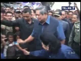SBY dan Aher Kunjungi Korban Banjir