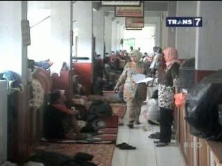 Bersih-bersih Rumah Pasca Banjir
