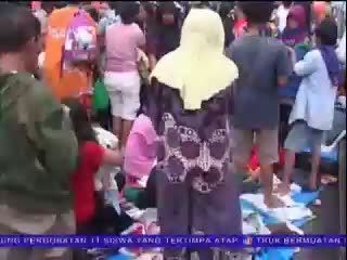 Pengungsi Banjir Butuhkan Baju Layak