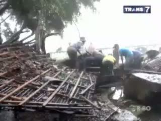 Aliran Ciliwung Longsor
