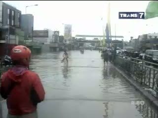 Pemukiman Pinggir Ciliwung Terendam Banjir