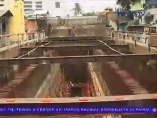 Penambahan Pintu Air Manggarai Terkendala Cuaca