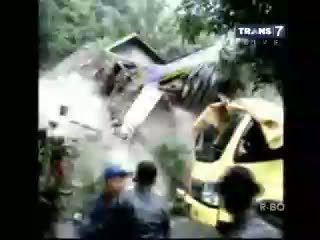 Gempa Geser Tanah dan Robohkan Rumah, Warga Panik
