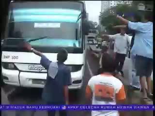 Ratusan Sopir Angkot di Lebak Bulus Mogok Operasi