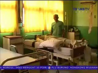 Hindari Razia, Suami Istri Jatuh dari Jalan Layang