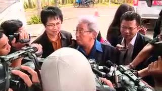 Adnan Buyung Tetap Minta Anas Bungkam