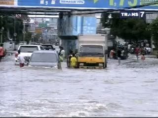 Banjir, Lalu Lintas Jakarta Nyaris Lumpuh