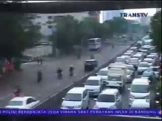 Banjir Tak Hanya di Bantaran Kali