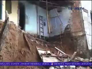 Hujan Deras , 4 Rumah Hancur 