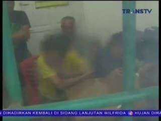 Berbuat Mesum, Pasangan Mahasiswi dan Pelajar SMA Digerebek Warga