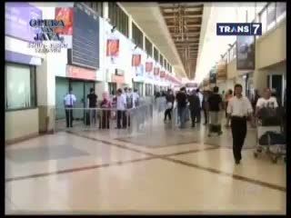 Penerbangan Ditutup, Penumpang Terlantar