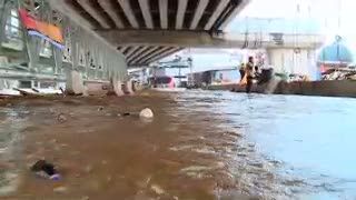 Banjir Menghadang, Uang pun Datang
