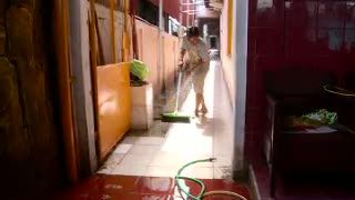 Sambut Imlek di Tengah Ancaman Banjir