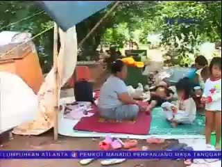 Mengungsi di Areal Pemakaman