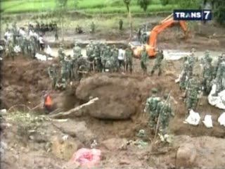 Pencarian Korban Longsong Masih Diupayakan