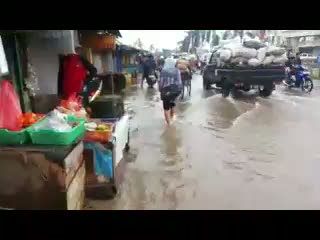 Kali Meluap, Kawasan Bulevar Bekasi Terendam Banjir