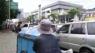 Kota yang Ringkih, Hujan Sedikit Jalanan Lumpuh