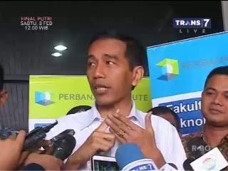 Tersandera Banjir, Jokowi Enggan Komentari Capres