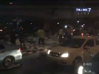 Kecelakaan Beruntun Libatkan 6 Mobil