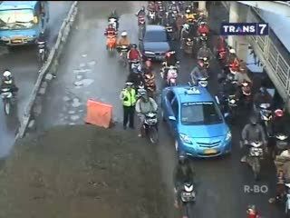Perbaikan Jalan, Daan Mogot Macet Parah