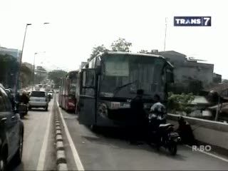 Bus Transjakarta Mogok, Penumpang Dievakuasi 