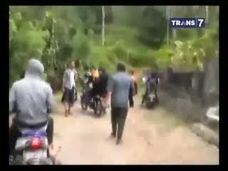Nekat Naik Gunung Kelud, Muda-mudi Dirazia Petugas