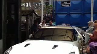 Mantan Pembalap Disewa Untuk Latih Petugas KPK Rawat Mobil Mewah Sitaan