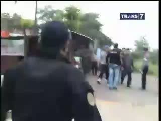 Penangkapan Puluhan Preman Penjaga Tanah oleh Polisi