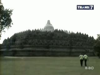 Cover Plastik Borobudur Dibuka